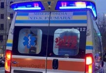 Genova, incidente a Pontedecimo, auto finisce contro le vetture in sosta ambulanza Marassi Genova