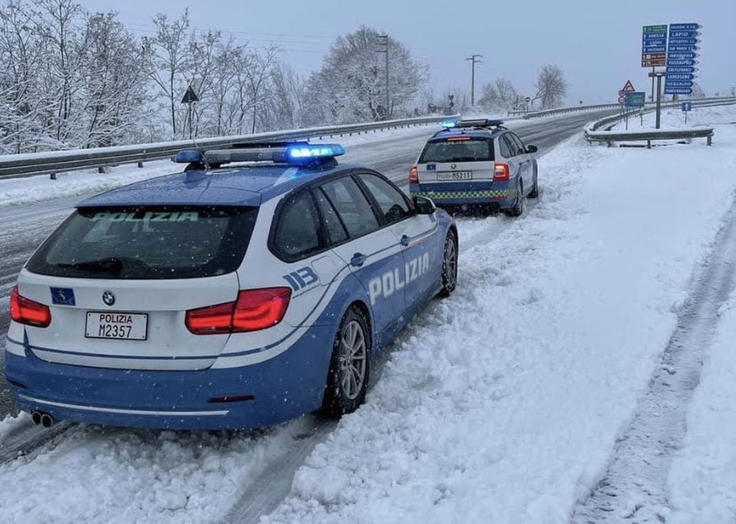 Polizia stradale Autostrada neve