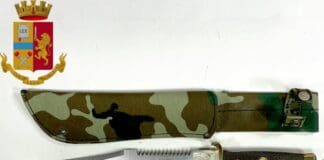 La Spezia, in piazza Brin con un coltello da combattimento, arrestato 45enne coltello rambo, sopravvivenza