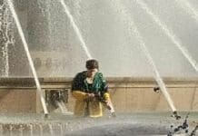 Blanca, tuffo gelido nella fontana di De Ferrari a Genova Blanca Maria Chiara Giannetta tuffo a De Ferrari