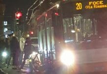 Genova, Autobus contro bicicletta in corso Buenos Aires, tragedia sfiorata Autobus travolge bicicletta, corso Buenos aires