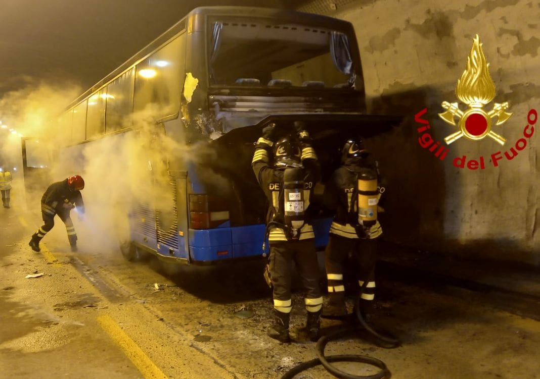 Autobus fiamme A7 Ronco Scrivia