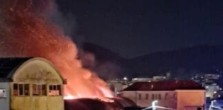Busalla, spento l’incendio nella zona industriale Sarissola Busalla incendio 8 febbraio 2023