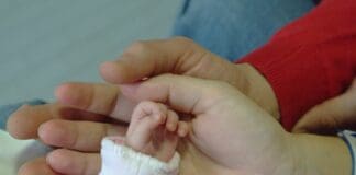 Genova, al Gaslini i papà possono tornare a stare con mamme e bambini Neonato