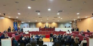 Regione Liguria, bagarre in consiglio regionale per il ricordo di Silvio Berlusconi