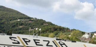 Spezia-Bari, cade nel fossato dello stadio durante la partita: tifoso in rianimazione La Spezia stadio Alberto Picco