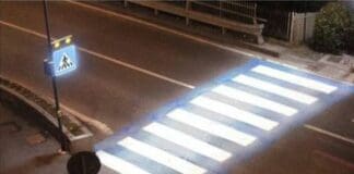 Genova, arrivano le strisce pedonali luminose, in via Torti la prima installazione strisce pedonali illuminate