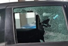 vetro rotto auto