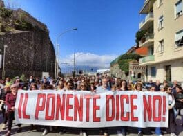 Genova, accordo da un miliardo di euro sul Terminal PSA, Ponente in fermento Corteo Ponente no cassoni Prà pegli genova