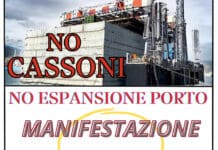 Genova, manifestazione contro i cassoni al Porto di Prà No cassoni manifestazione prà