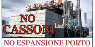 Genova, manifestazione contro i cassoni al Porto di Prà No cassoni manifestazione prà