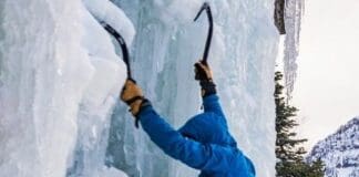 Alpinista genovese muore scalando cascata di ghiaccio a Cogne ice climbing