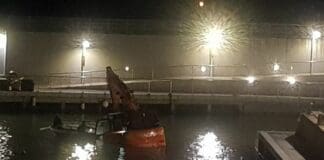 Genova, ruspe travolte dalla marea nel Porticciolo di Nervi, e non è la prima volta ruspa sommersa mare Nervi porticciolo Genova