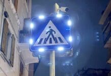 Genova, a San Fruttuoso il primo attraversamento stradale che si illumina San Fruttuoso via Torti attraversamento Lifeguard, Genova