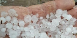 Maltempo in Liguria, grandinata in Valle Argentina, temperatura in picchiata grandine