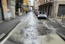 Priaruggia, via Rossetti trasformata in un torrente per una perdita, strada chiusa Priaruggia via Rossetti acqua