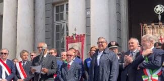 25 aprile, Anpi Genova risponde al presidente della Regione sui fischi in piazza Giovanni Toti, Marco Bucci, 25 aprile