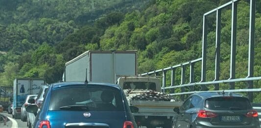 Incidente sull’autostrada A12, in coda tra Nervi e Genova Est coda in A12
