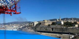 Genova, Waterfront, principio di incendio sul tetto del padiglione Jean Nouvelle incendio tetto padiglione Jeanne Nouvelle Fiera di Genova