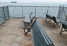 Genova, panchine dei Giardini di Quinto appena restaurate nuovamente distrutte panchine distrutte Quinto Genova