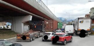 Genova, piove e torna ad allagarsi la rotonda per via San Giovanni d’Acri Rotonda san giovanni d'acri Genova