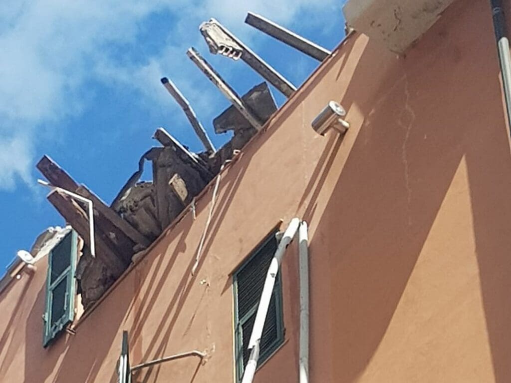 tetto crollato via Ratti San Teodoro Genova