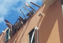 Genova, cede tubazione dell’acqua nel palazzo di via Venezia dove è crollato il tetto tetto crollato via Ratti San Teodoro Genova