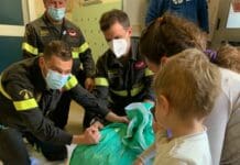 Genova – Vigili del Fuoco consegnano le uova di Pasqua ai bambini del Gaslini Vigili Fuoco uova pasqua Gaslini