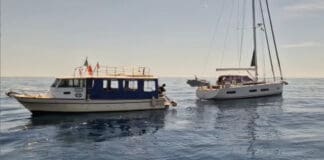 Ventimiglia, tubo di plastica nell’elica, Guardia Costiera soccorre imbarcazione ventimiglia barca soccorsa 16 aprile 2023