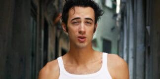 Genova, incendio in via della Maddalena, in fiamme la casa di Aleph Gianluca Viola di Suburra Aleph Gianluca Viola Suburra