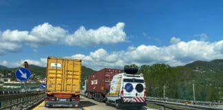 Autostrade, camion fermo lungo la A7: code tra Bolzaneto e Busalla