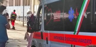 Genova, ambulanza sprofonda sulla passeggiata di Voltri, non ci sono divieti ambulanza sprofondata Voltri
