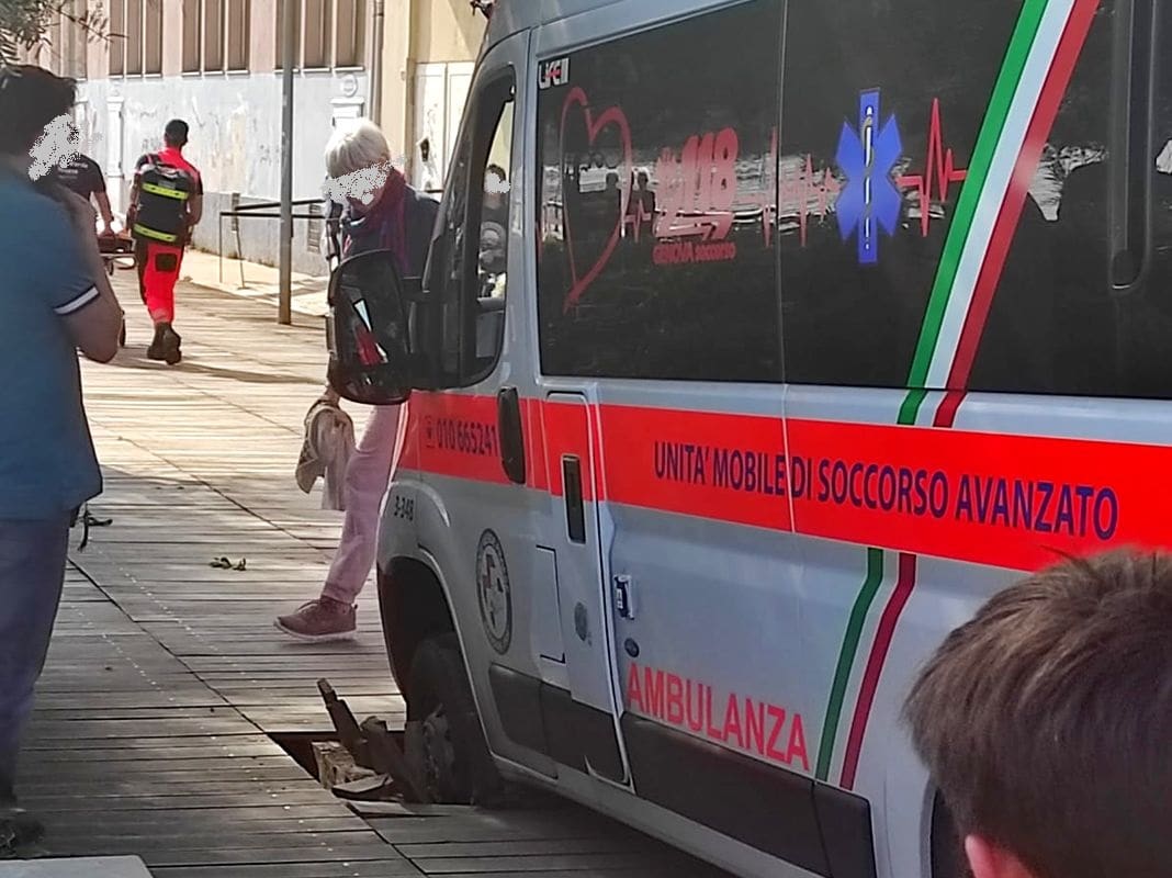 ambulanza sprofondata Voltri