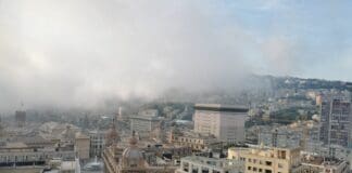 Genova, torna la caligo e la città sembra sparire nella nebbia caligo genova 5 maggio 2023