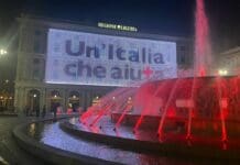 Genova, il maxi schermo di De Ferrari si illumina dei colori della Croce Rossa Croce rossa De Ferrari genova