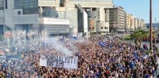 Sampdoria, al corteo spunta lo striscione Giornalisti Infami Giornalisti infami striscione Sampdoria Genova
