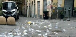 Genova, norme anti alcol, ecco come cambiano zona per zona Movida bicchieri plastica spazzatura