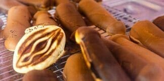 Genova, chiusa per problemi igienici la pasticceria sexy di Mr Dick Mr Dick peni e vagine