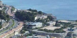 Genova, nudo sulla spiaggia di Punta Vagno aggredisce poliziotti Punta Vagno depuratore, Foce