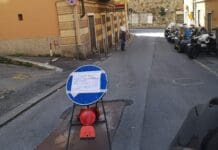 Genova, cantiere fantasma in via G.B Monti, scatta la protesta Sampierdarena cartello Gb Monti