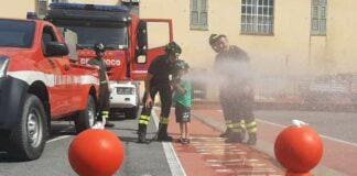 Genova, Vigili del Fuoco al Gaslini per far giocare i piccoli pazienti Vigili del Fuoco gaslini