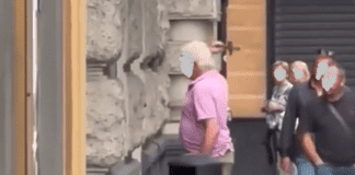 Rapallo, colpisce il bancomat con un crocefisso – VIDEO crocefisso contro bancomat Rapallo