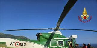 Arenzano, auto fuori strada verso la Pineta, grave 80enne elicottero vigili del fuoco Drago 125