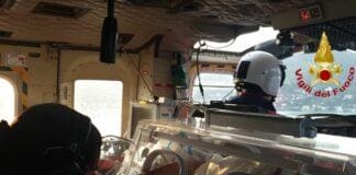 Imperia, neonato prematuro trasferito al Gaslini in elicottero con incubatrice elicottero vigili fuoco incubatrice