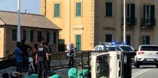 Genova, furgone ribaltato in corso Europa all’altezza di Nervi furgone ribaltato Nervi 16 giugno 2023