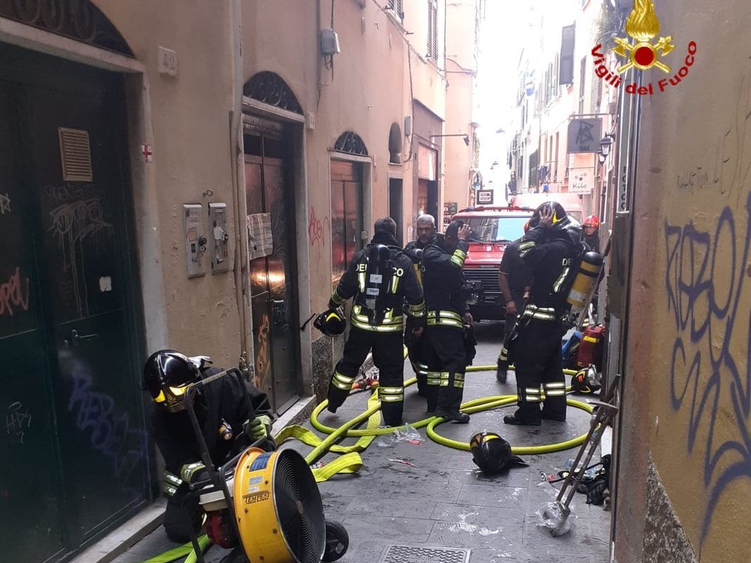 incendio via Ravecca Genova 4 giugno 2023