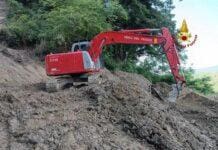 Alluvione Emilia Romagna, Vigili del fuoco della Liguria ancora al lavoro vigili del fuoco ruspa frana