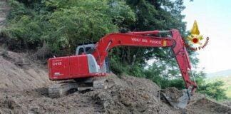 Maltempo in Liguria, decine di interventi nella notte dei Vigili del Fuoco vigili del fuoco ruspa frana