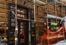 Genova, multa da 500 euro al Groove per l’insegna sulle impalcature groove Maddalena Genova