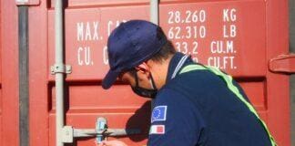 Genova, scoperto traffico di scooter rubati, 84 mezzi recuperati in Porto agenzia dogane controllo container